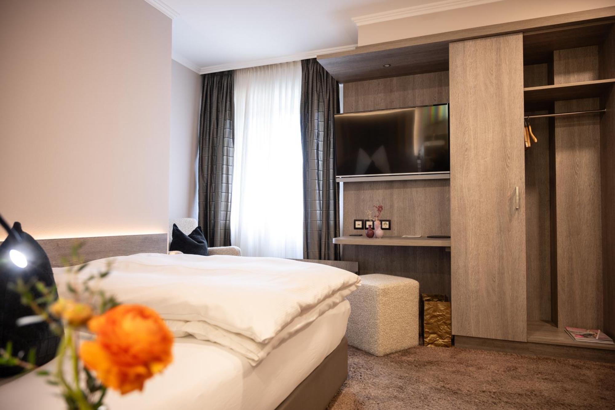 Hotel Menge "An Der Schlacht" ارنسبرغ المظهر الخارجي الصورة